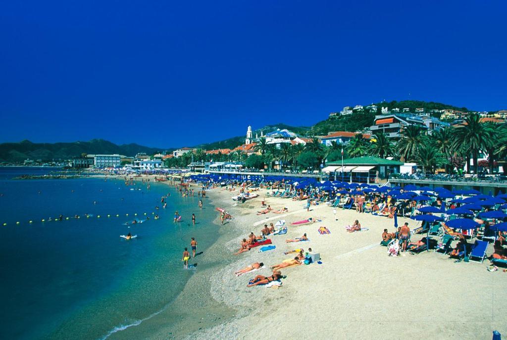 Residence Bellevue Apartments Pietra Ligure Luaran gambar